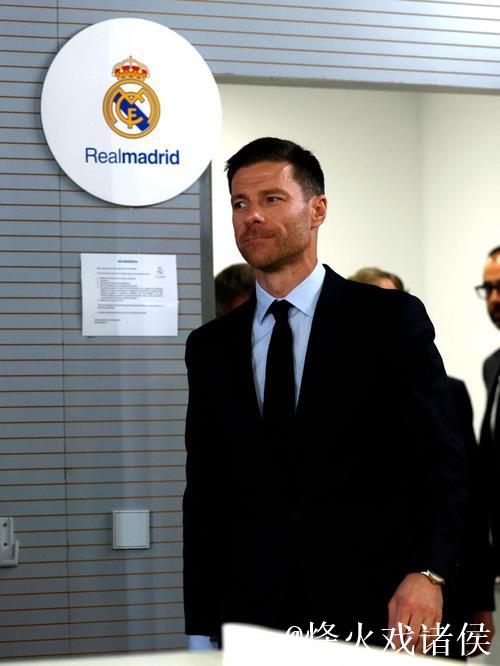 阿拉维斯名宿:阿隆索是一位优秀的教练,希望皇马不要解雇他 阿拉维斯名宿:阿隆索是一位优秀的教练,希望皇马不要解雇他